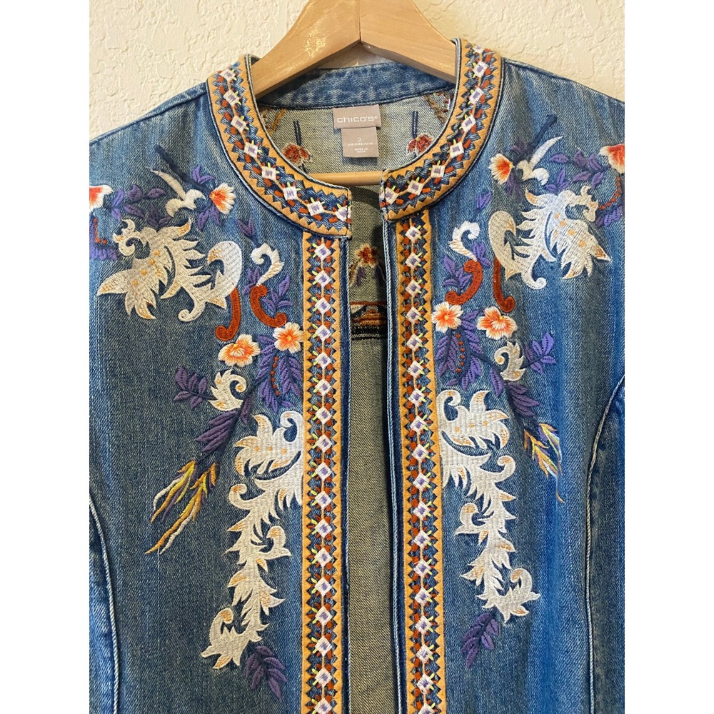 Chico's Denim Jacket Size 2 Large Embroidered Blue‎ Boho Western Open Festival - Picture 2 of 9